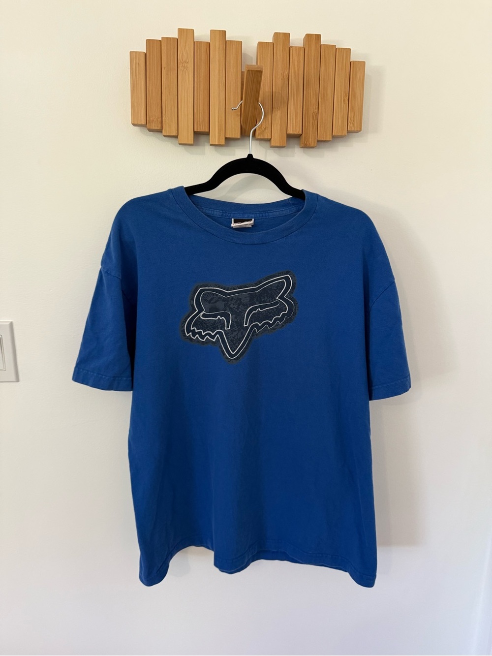Fox Men’s Blue and Black Logo Tee Size XL